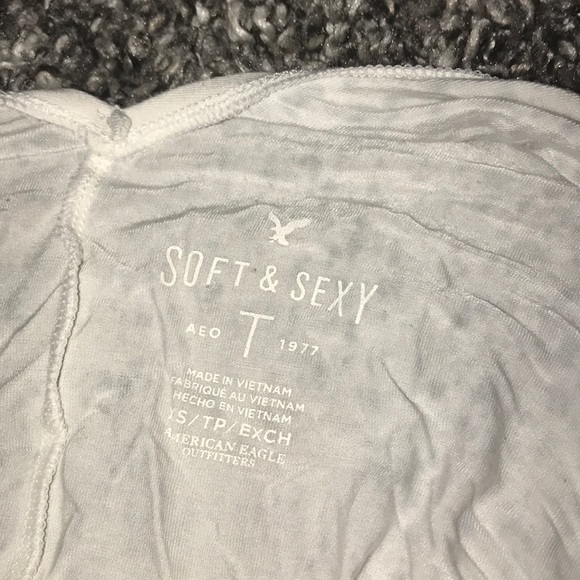 American Eagle Open Back Soft and Sexy Shirt - Picture 3 of 3
